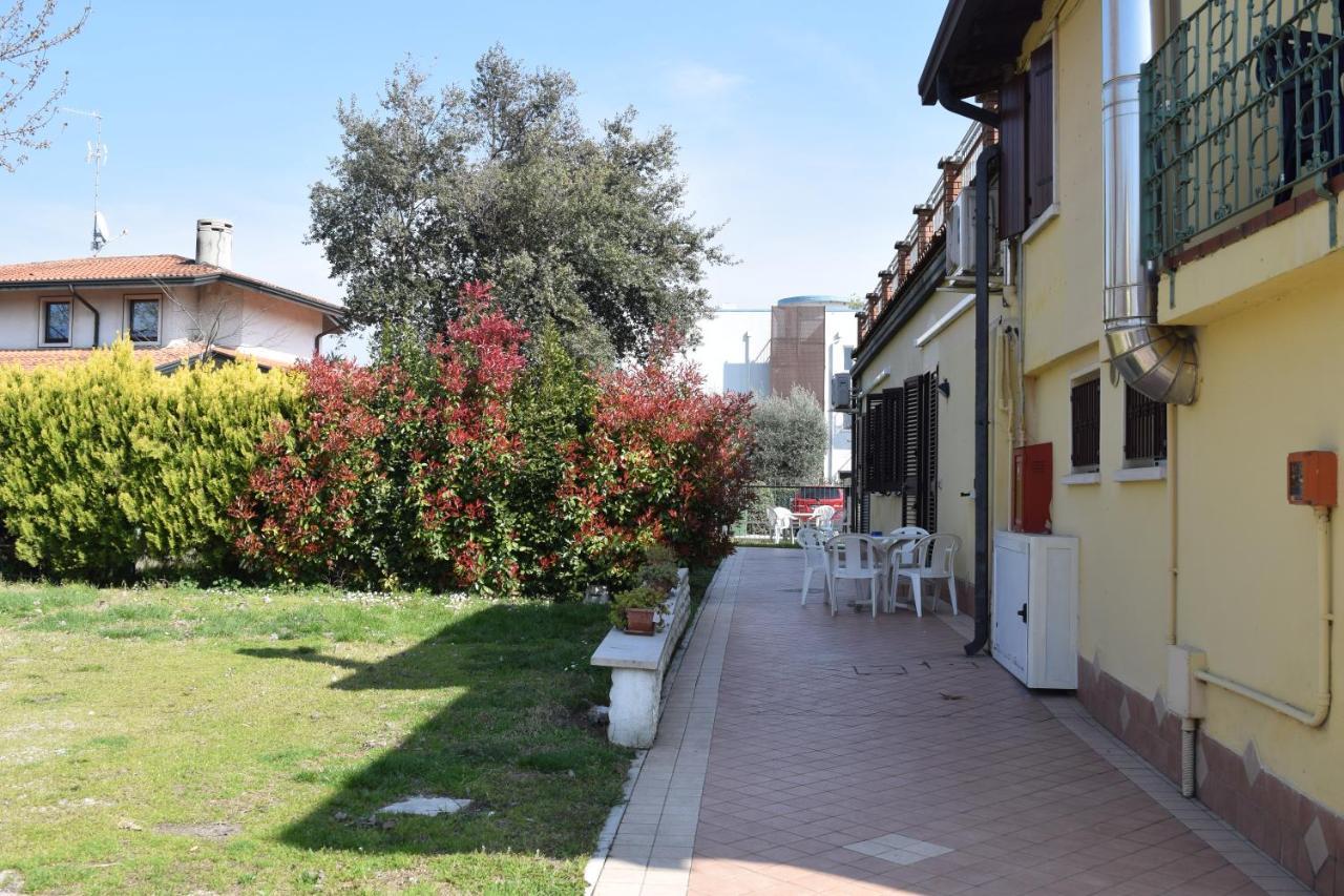 Albergo Trattoria Fioravante Peschiera del Garda Esterno foto