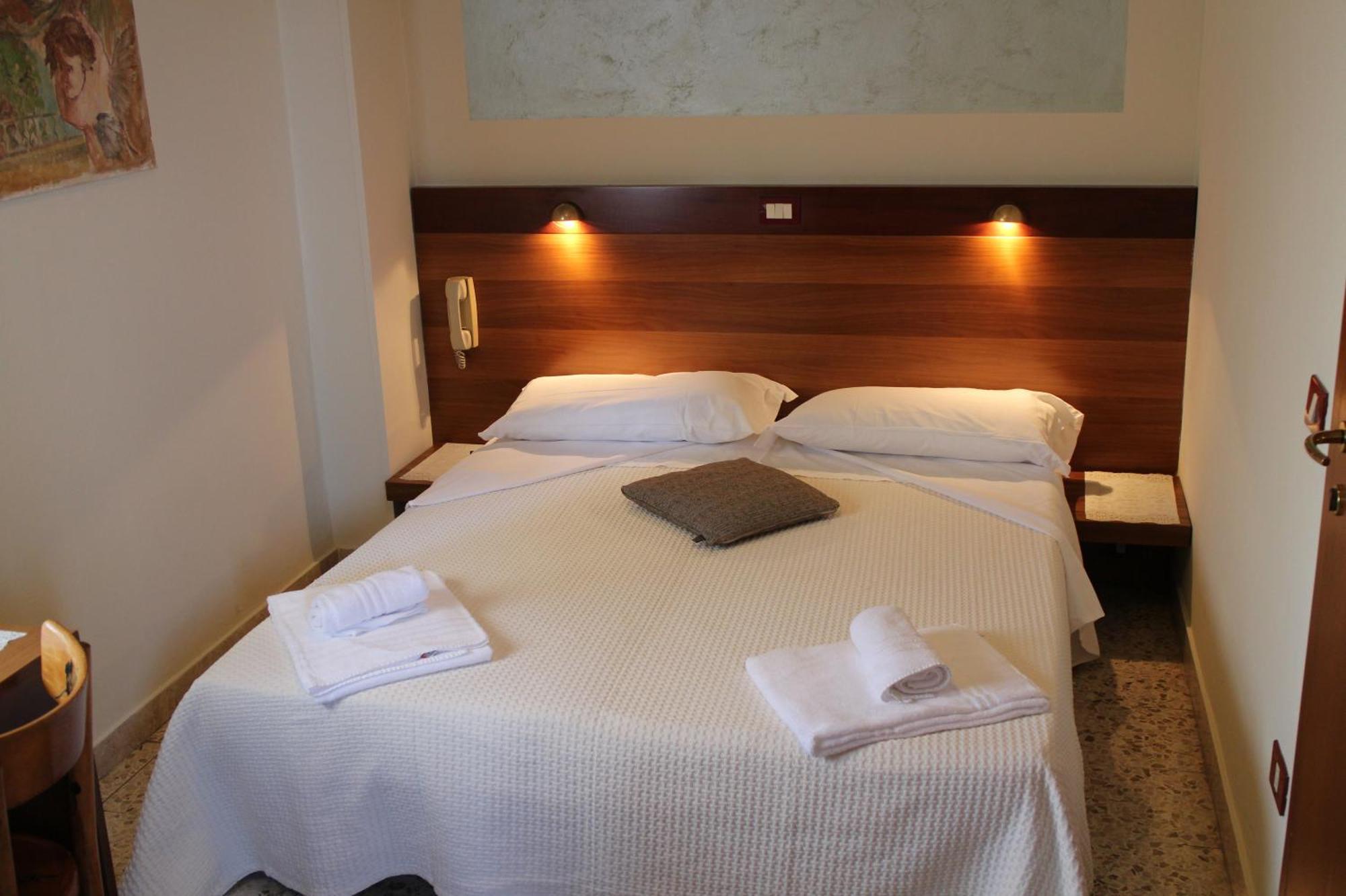 Albergo Trattoria Fioravante Peschiera del Garda Camera foto