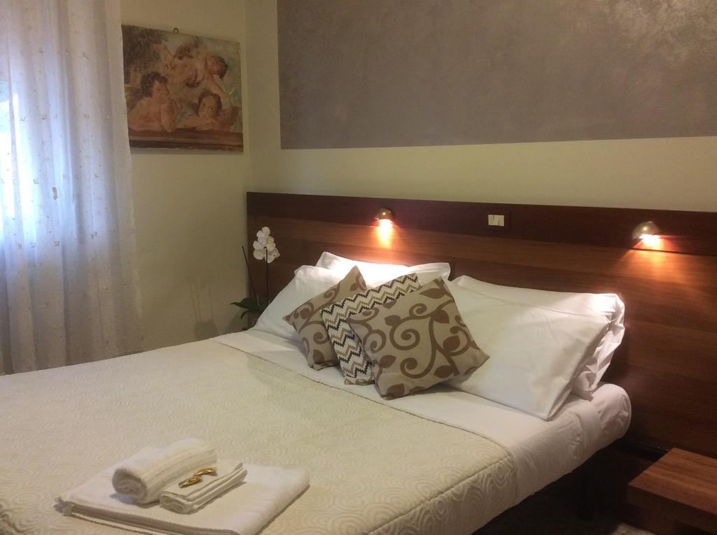 Albergo Trattoria Fioravante Peschiera del Garda Camera foto