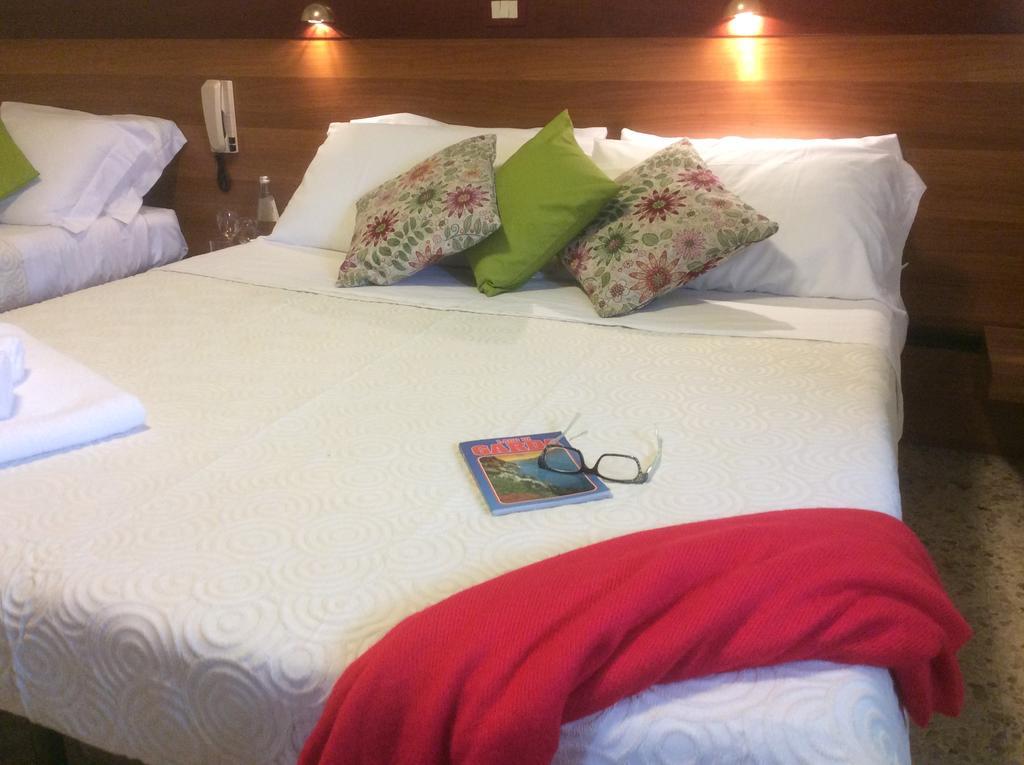 Albergo Trattoria Fioravante Peschiera del Garda Camera foto