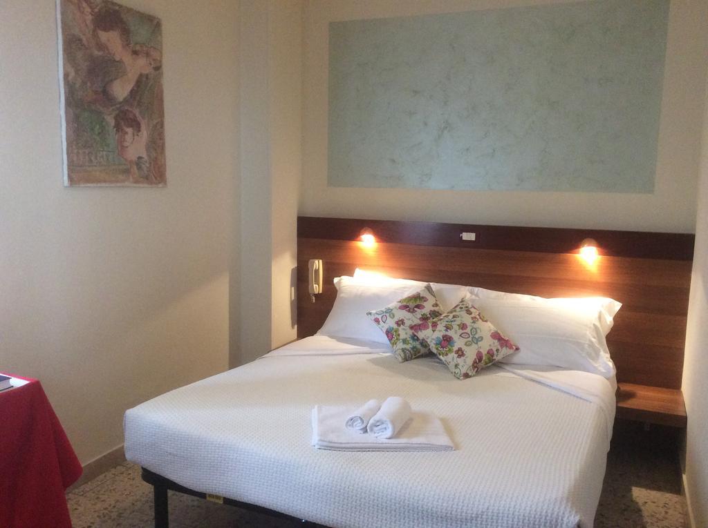 Albergo Trattoria Fioravante Peschiera del Garda Camera foto