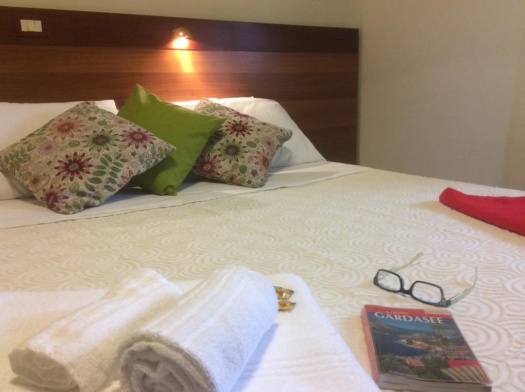 Albergo Trattoria Fioravante Peschiera del Garda Esterno foto
