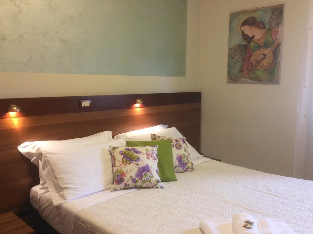 Albergo Trattoria Fioravante Peschiera del Garda Esterno foto