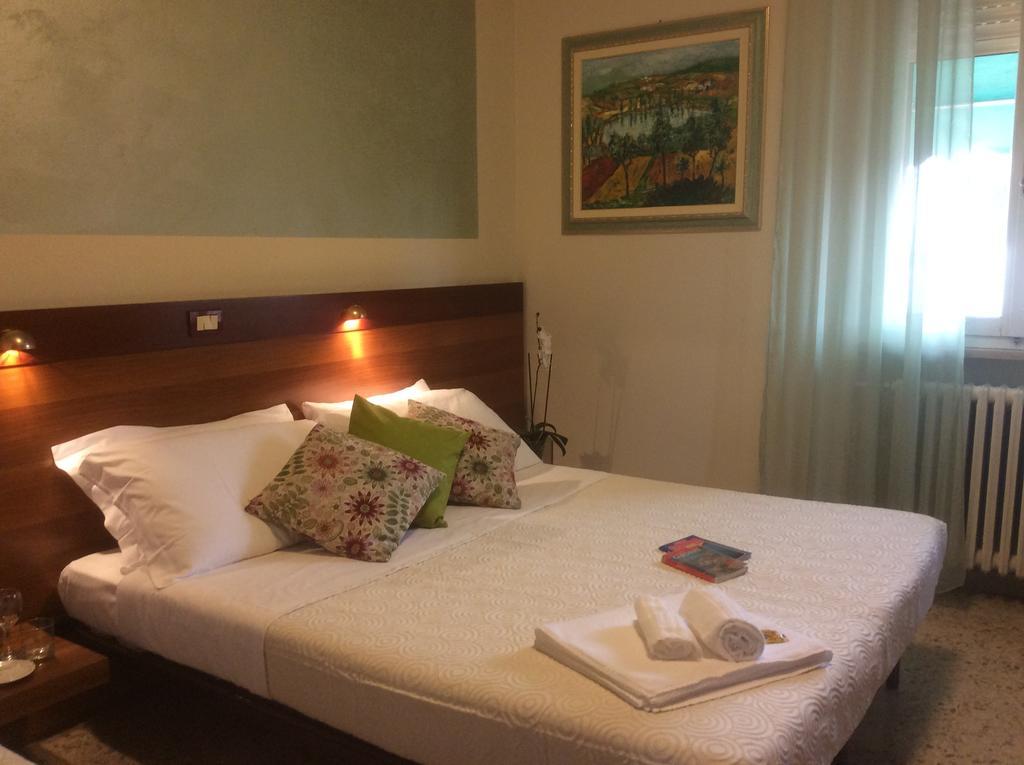 Albergo Trattoria Fioravante Peschiera del Garda Esterno foto