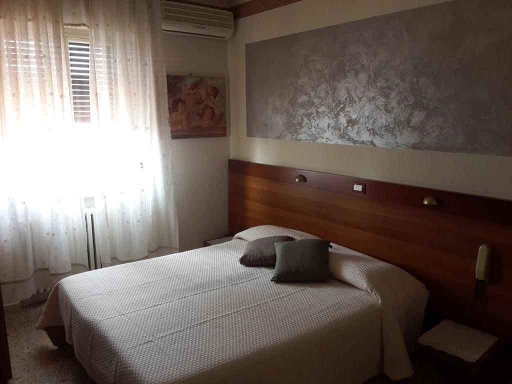 Albergo Trattoria Fioravante Peschiera del Garda Camera foto