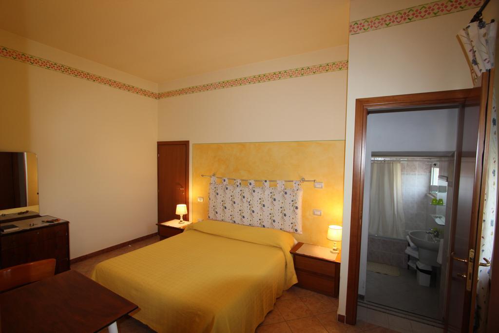 Albergo Trattoria Fioravante Peschiera del Garda Camera foto