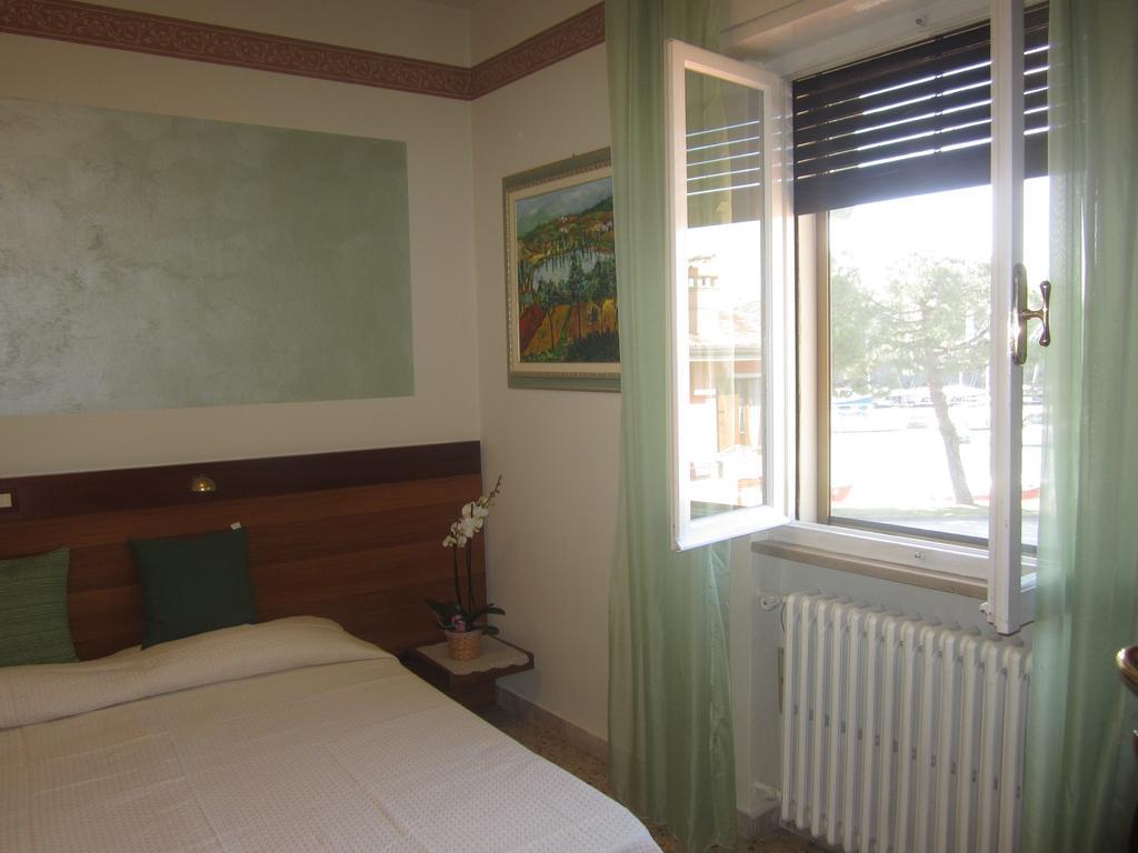 Albergo Trattoria Fioravante Peschiera del Garda Camera foto