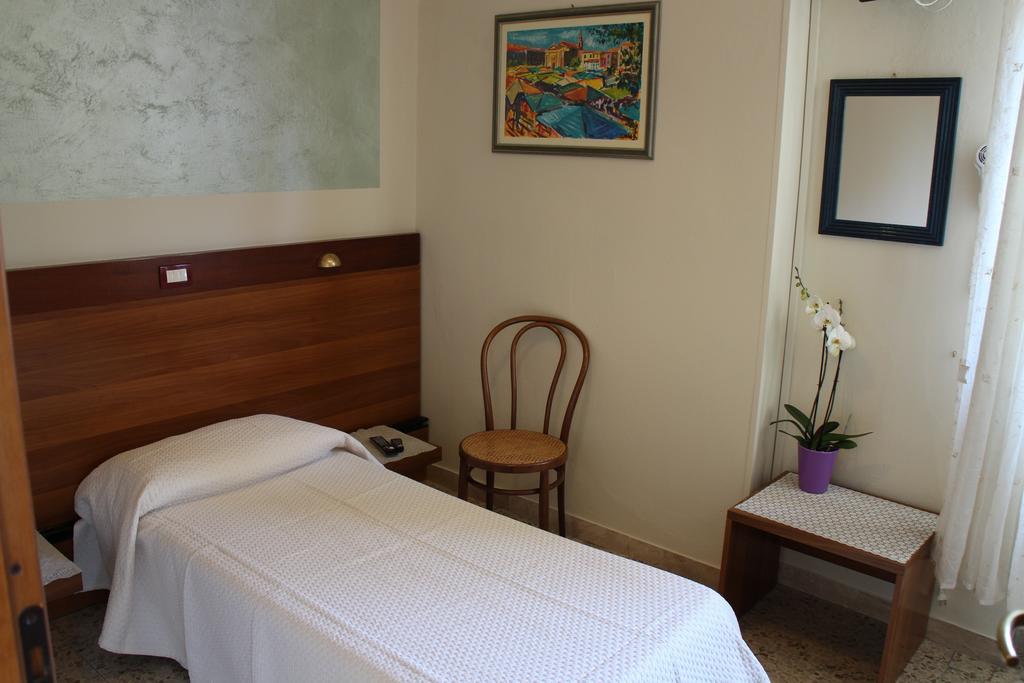 Albergo Trattoria Fioravante Peschiera del Garda Camera foto