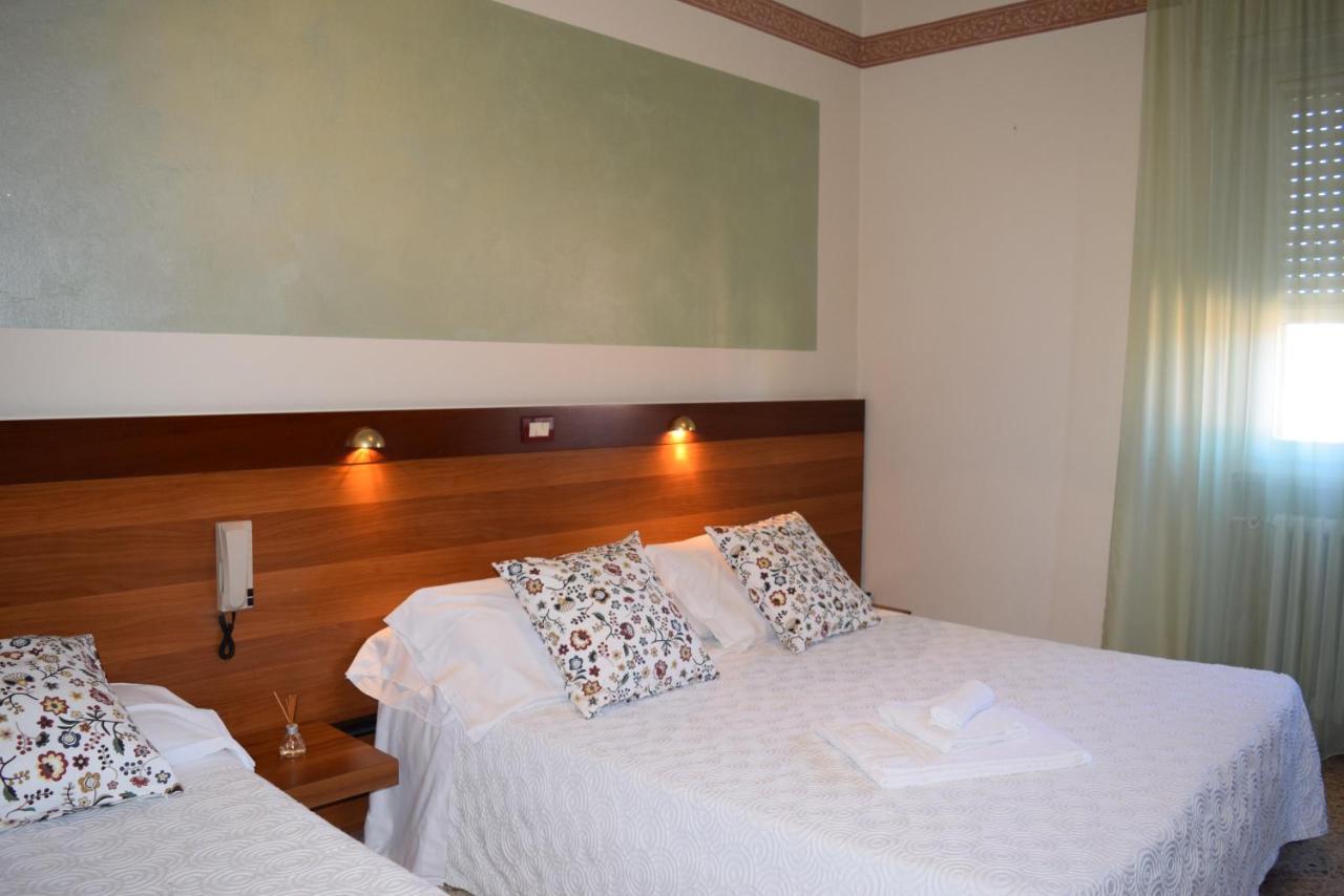 Albergo Trattoria Fioravante Peschiera del Garda Esterno foto